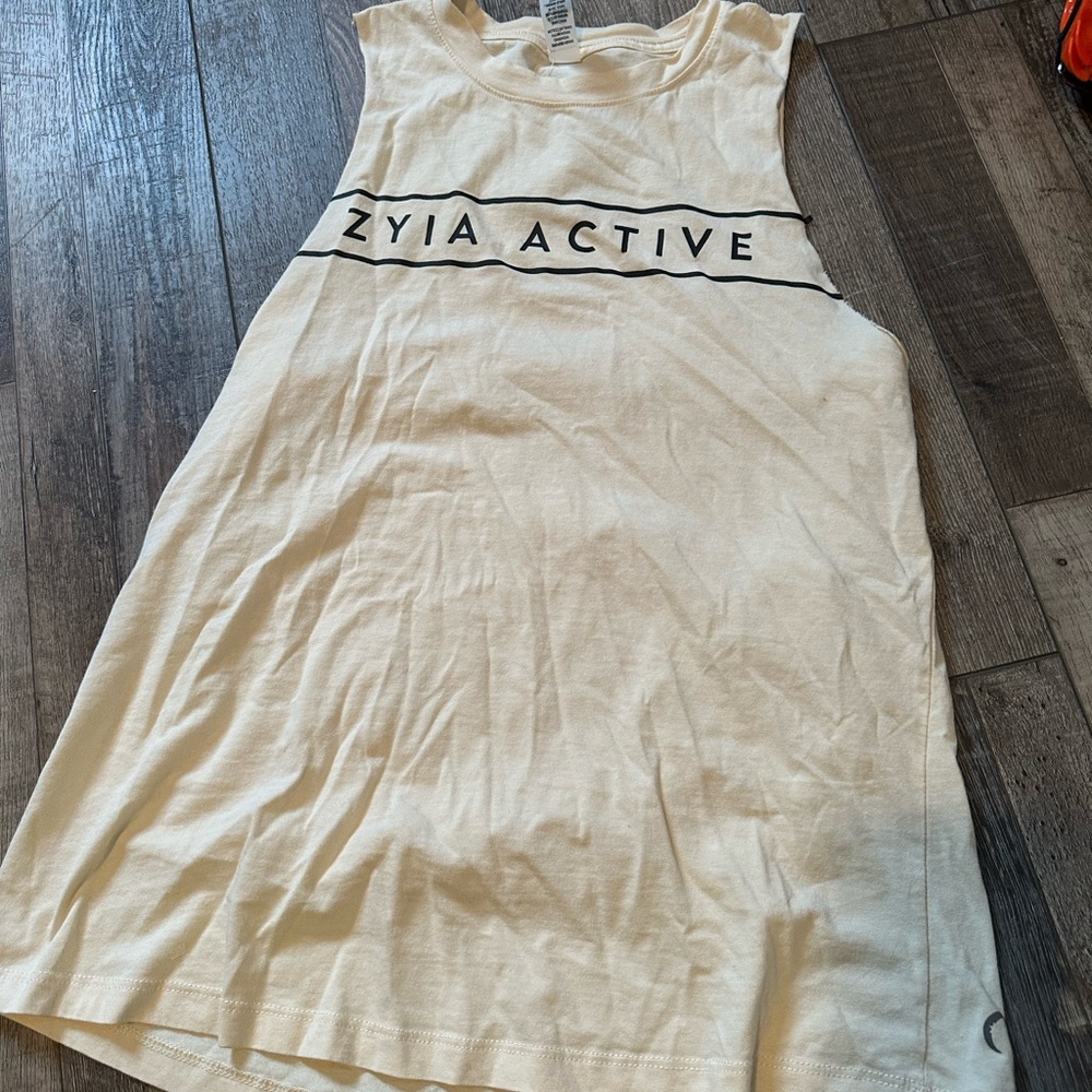 Zyia tank